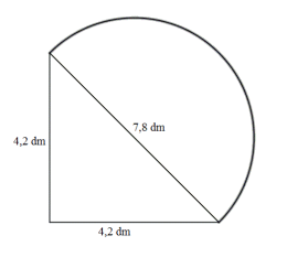 Rettvinkla trekant med sider 4,2 dm, 4,2 dm og 7,8 dm. Den lengste sida er diameter i halvsirkel.